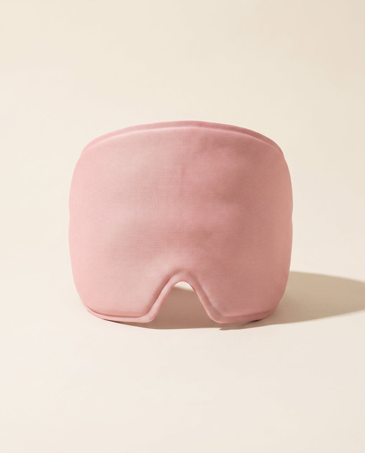 Gorro de gel para migraña AliviaCap en color rosa, vista de estudio